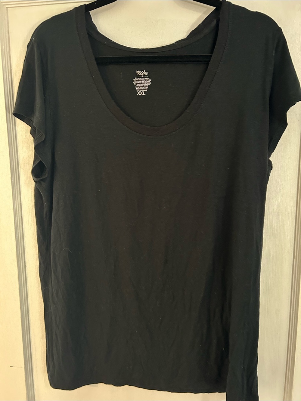 Mossimo Classic Black Scoop Neck Women’s Tee butter soft